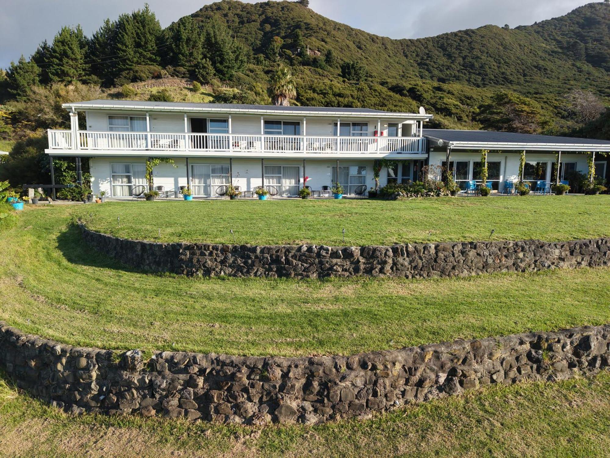 Lottin Point Motel Cape Runaway Exterior photo