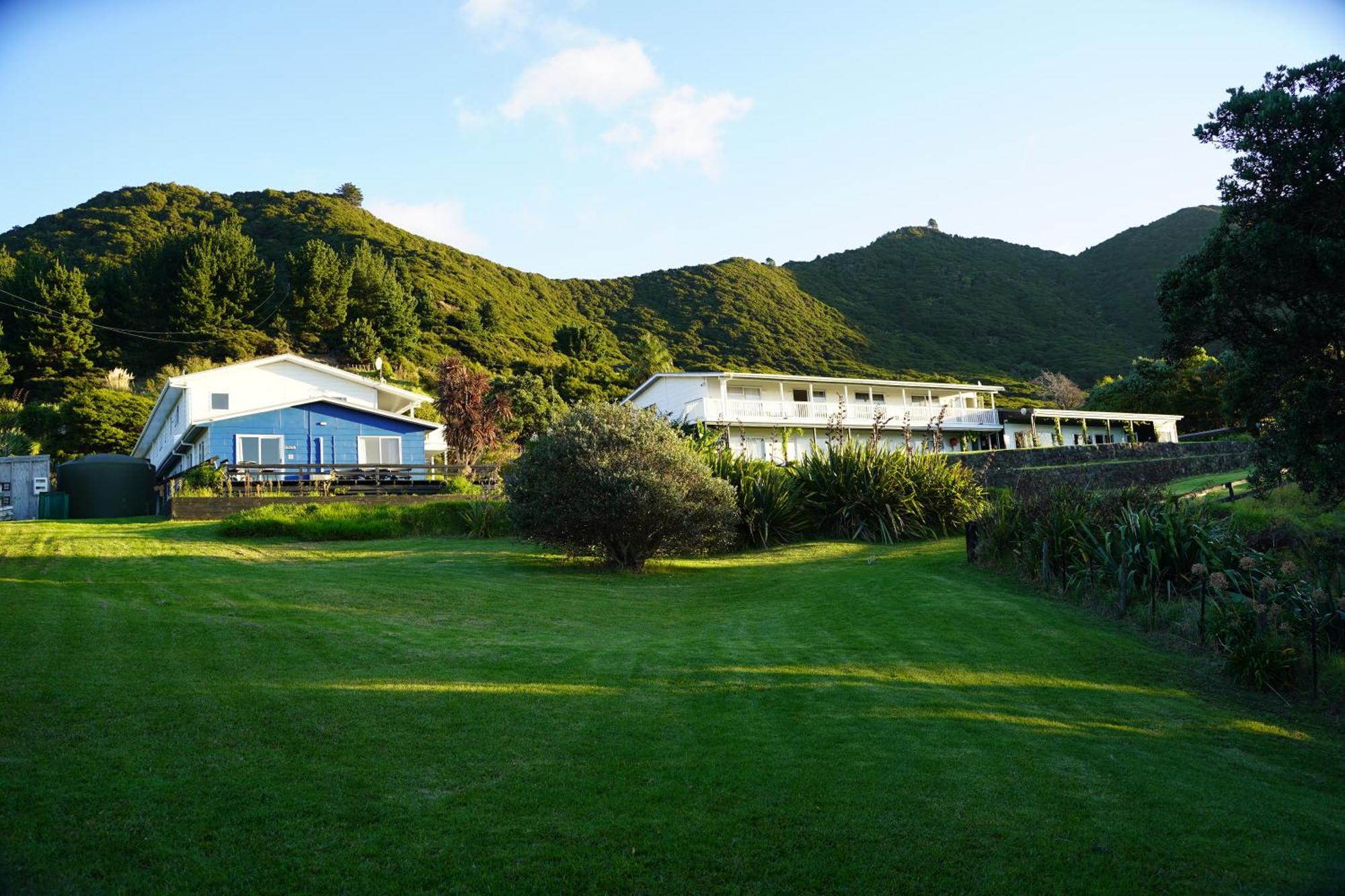 Lottin Point Motel Cape Runaway Exterior photo