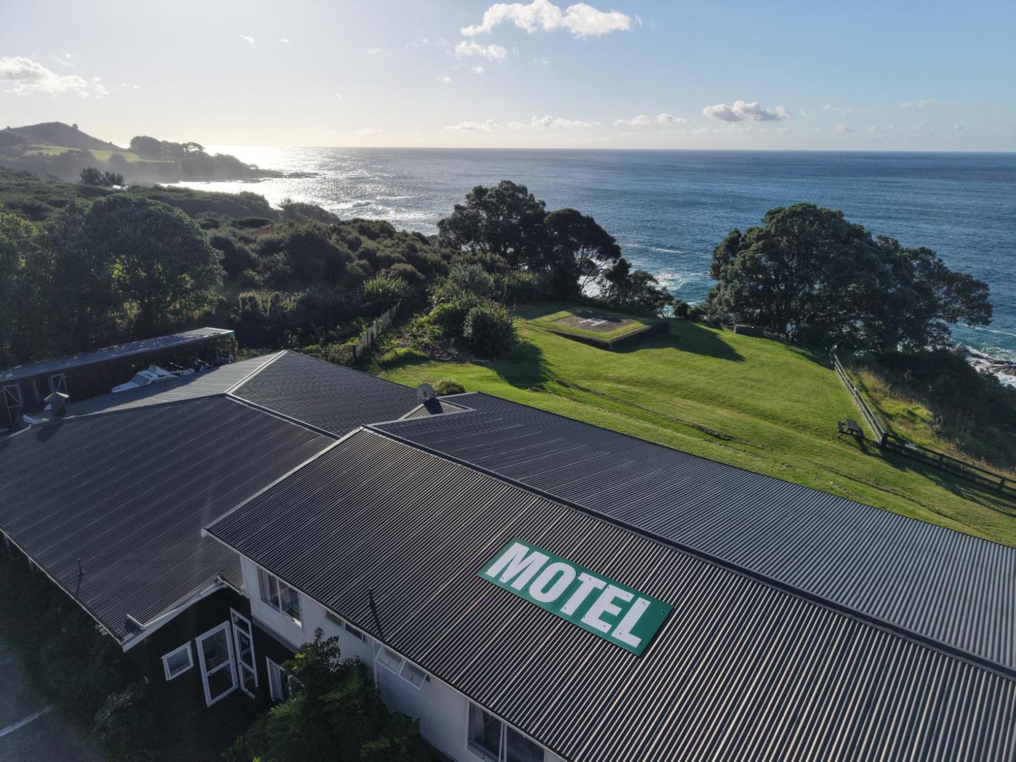 Lottin Point Motel Cape Runaway Exterior photo